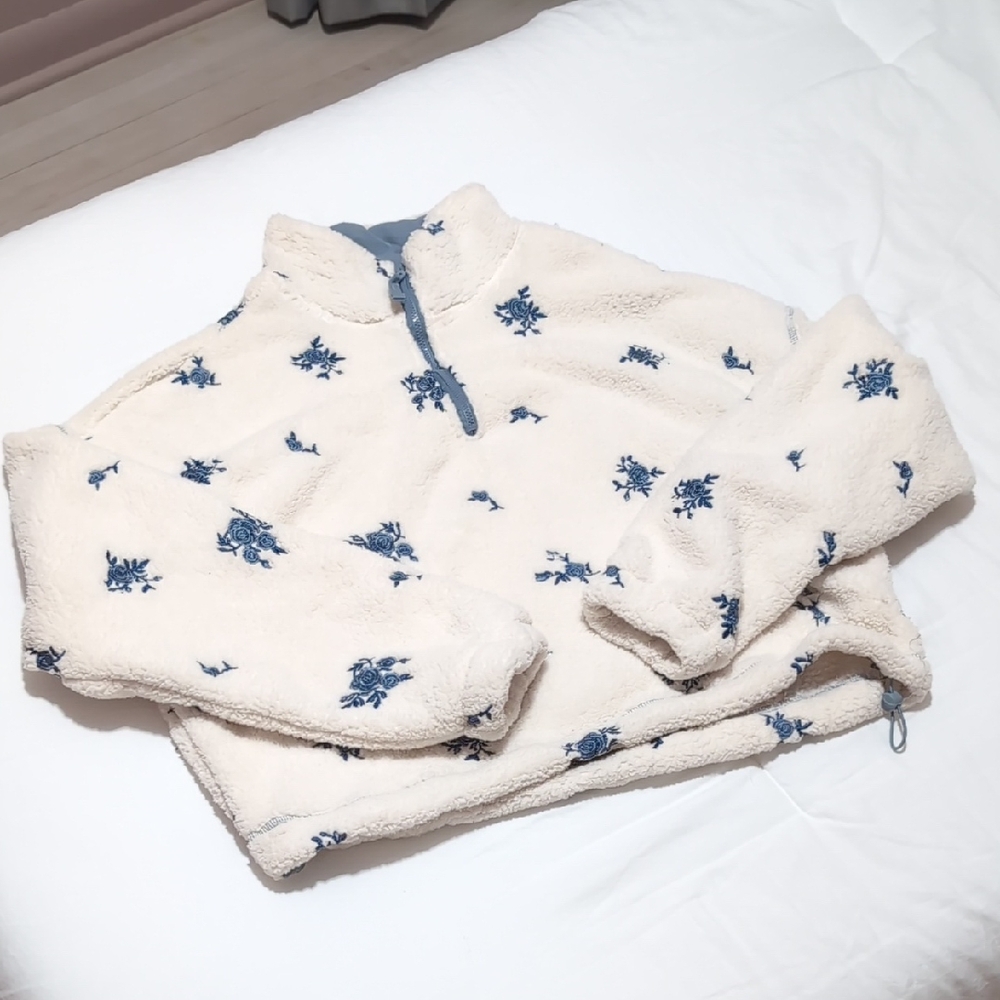 Thread & Supply Cream Fleece with Blue Accents